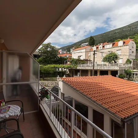 بيت ضيافة Family House Nozica
