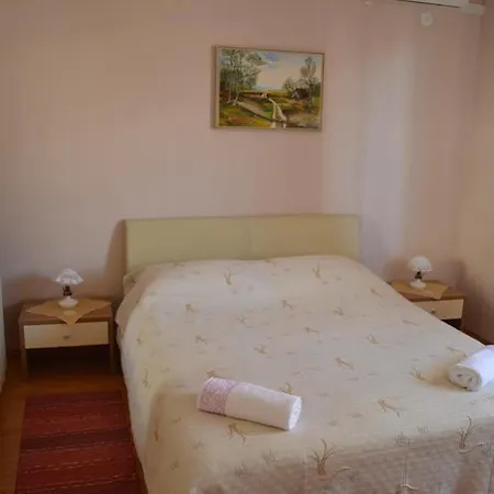 بيت ضيافة Family House Nozica