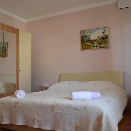 بيت ضيافة Family House Nozica