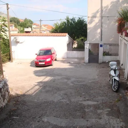 بيت ضيافة Family House Nozica 3*