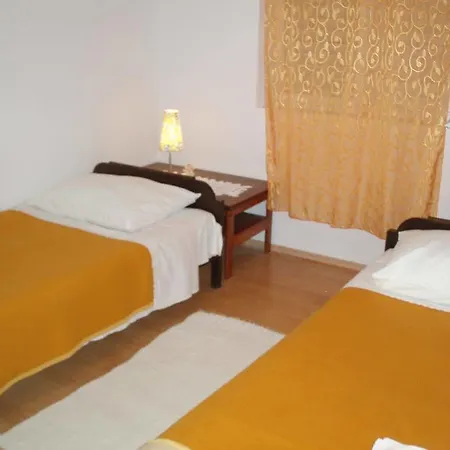 بيت ضيافة Family House Nozica
