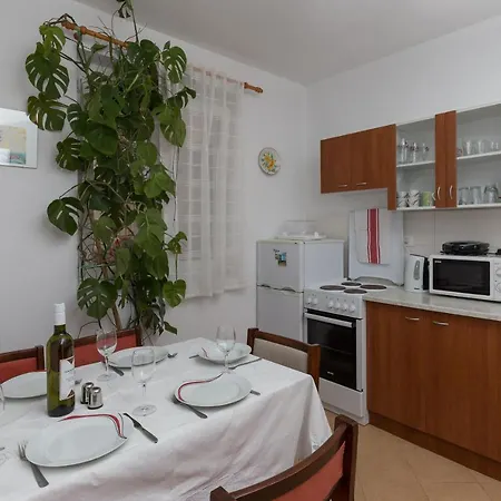 Family House Nozica بيت ضيافة دوبروفينك