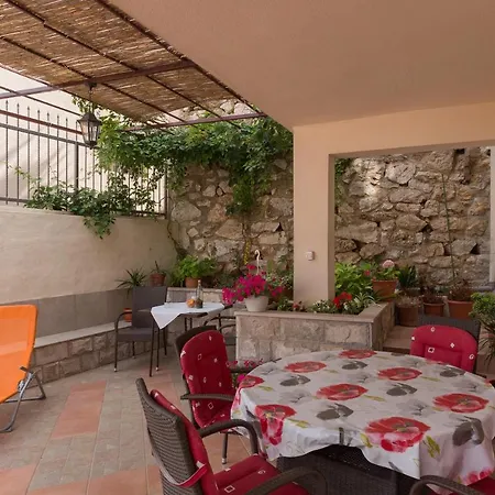 Family House Nozica בית הארחה